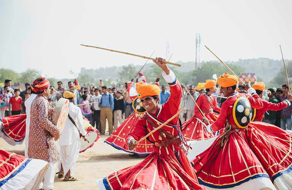 folk dance performed in desert festival of jaisalmer